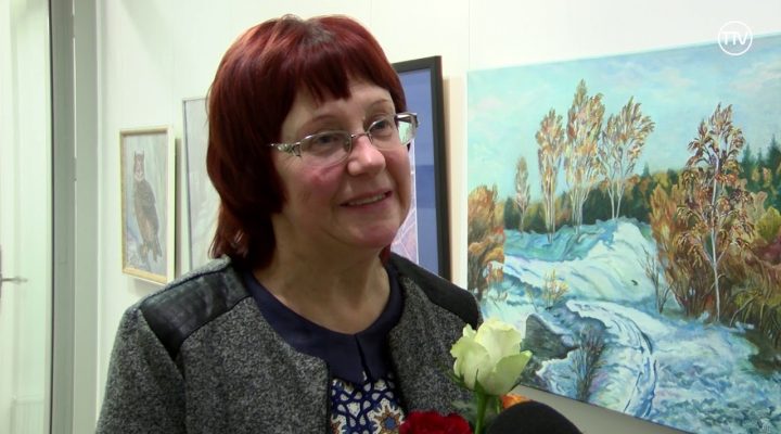 Mākslas mīļu kopa piešķir krāsas ziemas baltumam