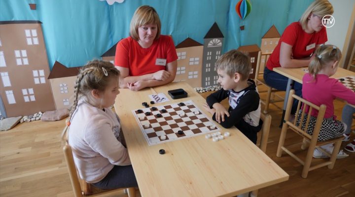 Aizvadīts pirmais dambretes turnīrs “Prāto gudri”