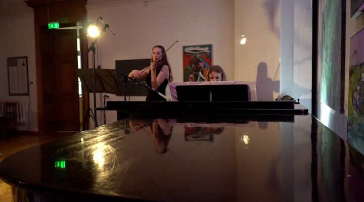 Kafijas pauze. Artūrs Liepiņš un Viktorija Žukova